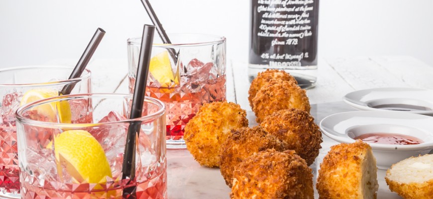 Mozzarellafyllda risbollar och Absolut Andy Warhol-drinkar