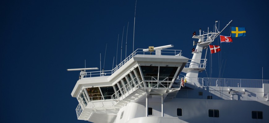 Stena Jutlandica och klarblå himmel