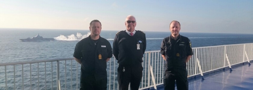 Jonas Kindgren från Marintaktiska staben på Högkvarteret, Karl-Olof Svensson, Befälhavare på Stena Jutlandica och berättar Jonas Lebrand Sjöstyrkechefens samverkansofficer