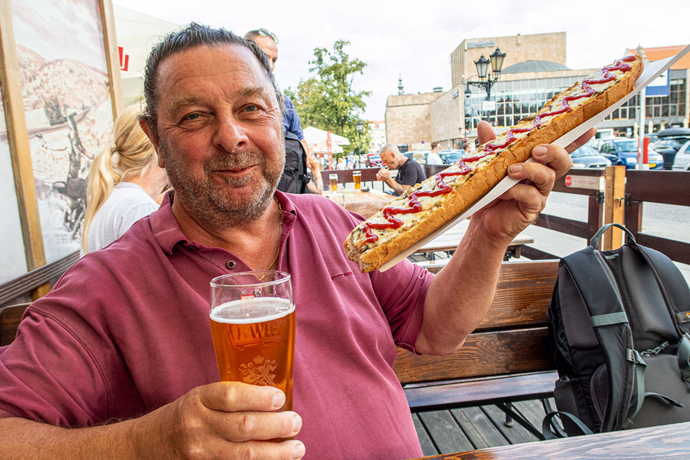 Zapiekanki (polsk pizza) är lång som en husbil. Jättegott!